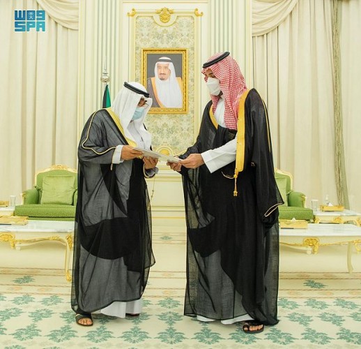 ولي العهد يتسلم رسالة خطية لخادم الحرمين من أميرالكويت ويعقد اجتماعاً مع سمو ولي العهد الكويتي