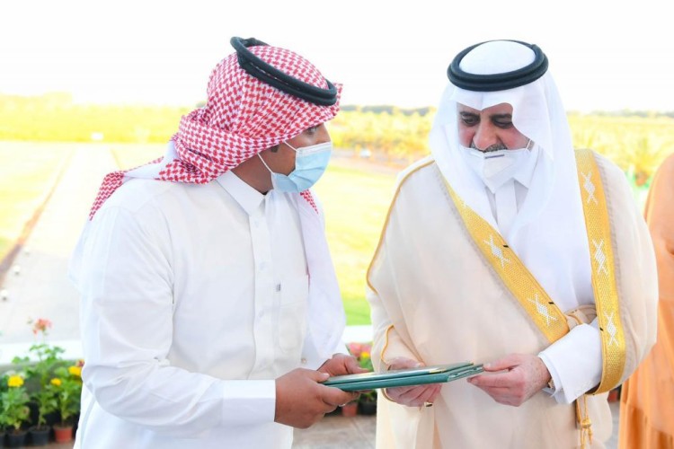 أمير تبوك يكرم الفائزين بجائزة سموه للمزرعة النموذجية في عامها الـ 30