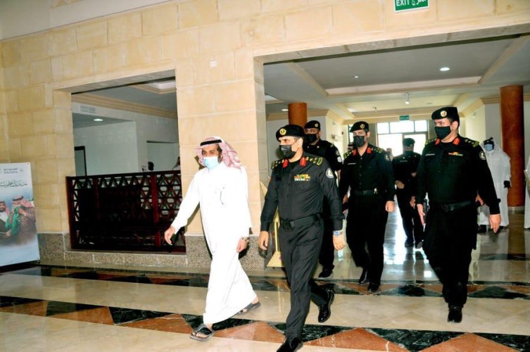 محافظ القريات يلتقي مدير الاداره العامه لدوريات الامن