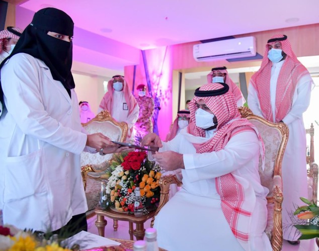 سمو نائب أمير جازان يدشن مركز الطب الاتصالي بالمنطقة ..
