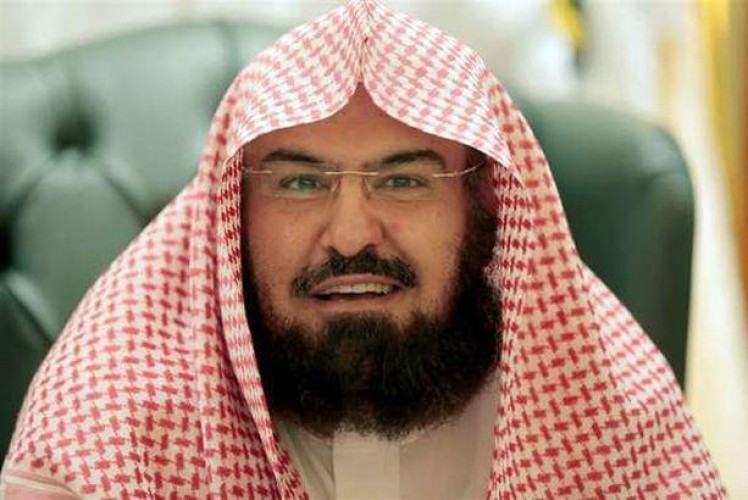 السديس يعفي مدير شؤون الأئمة والمؤذنين بالمسجد النبوي ووكيل الإدارة .. والكشف عن السبب!