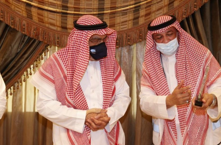 مركز حي الملك فهد بالتعاون مع أمانة مكة يُدشن مبادرة لنجعل أرصفتنا أجمل