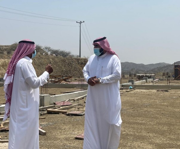 محافظ العيدابي يقوم بجولة تفقدية للخدمات والمشاريع البلدية بالمحافظة ومراكزها