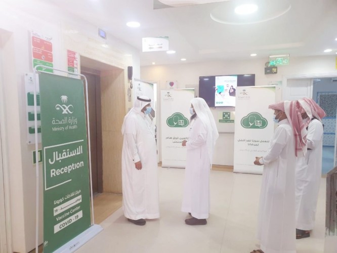 محافظ فيفاء يتفقد المستشفى العام