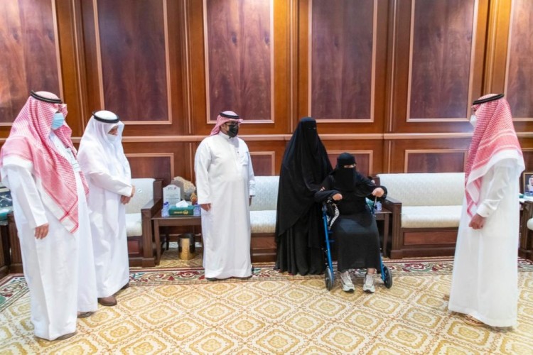 سمو نائب أمير حائل يستقبل لاعبة نادي حائل لذوي الإعاقة الحاصلة على الميدالية الذهبية