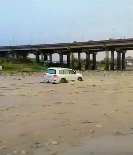 توجيه من أمير جازان بتطبيق مخالفة المجازفة بعبور الأودية والشعاب أثناء جريانها بحق قائد مركبة