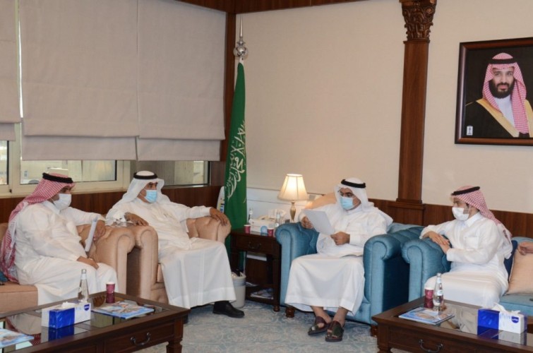 أمين الشرقية يلتقي أهالي بلدة أبو معن بالقطيف ويناقش المشاريع التنموية فيها