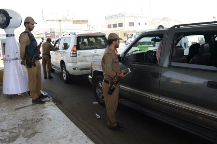 توضيح من الجوازات بشأن عقوبات من ينقلون حجاجًا دون تصريح نظامي