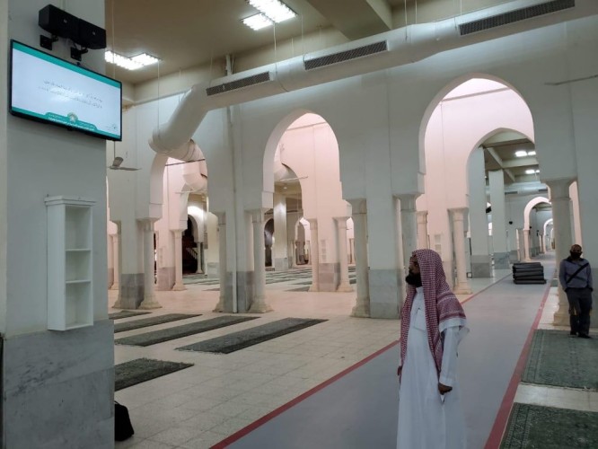 شاهد .. أمين التوعية الإسلامية في الحج والعمرة والزيارة يقف على جاهزية المنصات التوعوية بمسجد نمرة بمشعر عرفات