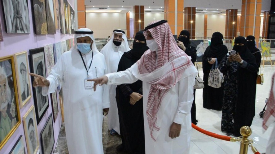 بالصور…حضور لافت لجناح الثقافة والفنون بفعالية رؤية وطن بتبوك
