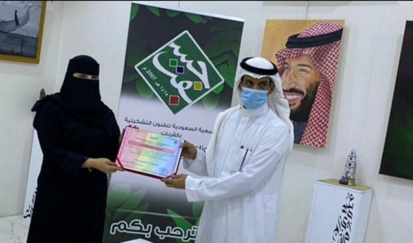 التشكيلية “ثنوى القرعاني” تقيم معرضها الشخصي الثالث في “القريات”