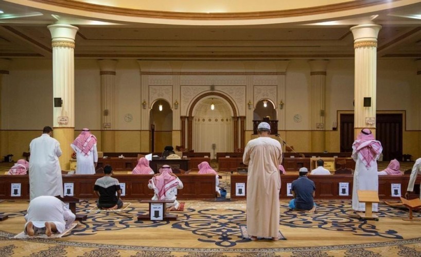 الشؤون الإسلامية تعيد افتتاح 5 مساجد بعد تعقيمها