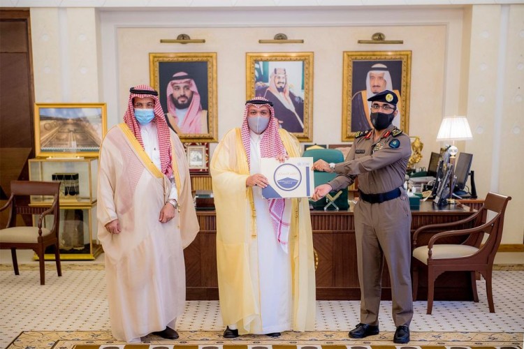 سمو أمير منطقة القصيم يستقبل مدير الدفاع المدني بالمنطقة ويتسلم التقرير السنوي
