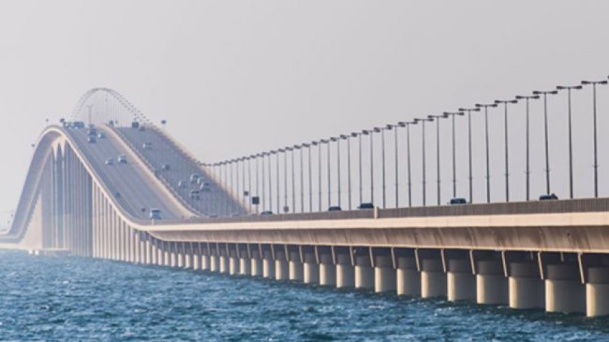 جسر الملك فهد: السماح لمن تلقى لقاحات “ساينوفارم و ساينوفاك” دخول المملكة عبر الجسر