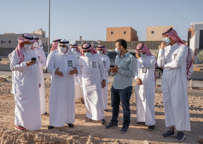 أمين الجوف يتابع ميدانياً تنفيذ 7 مشروعات في سكاكا ويشدد على المقاولين بسرعة الإنجاز