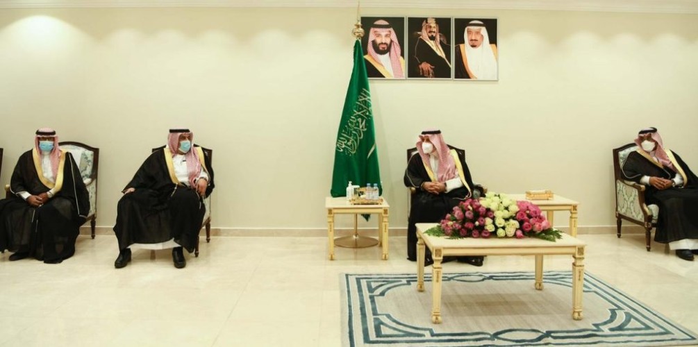 أمير تبوك يلتقي أهالي ومديري الإدارات الحكومية بمحافظة ضباء