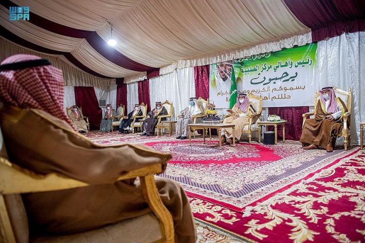 أمير القصيم يزور مركز الصلبية ويلتقي بالأهالي