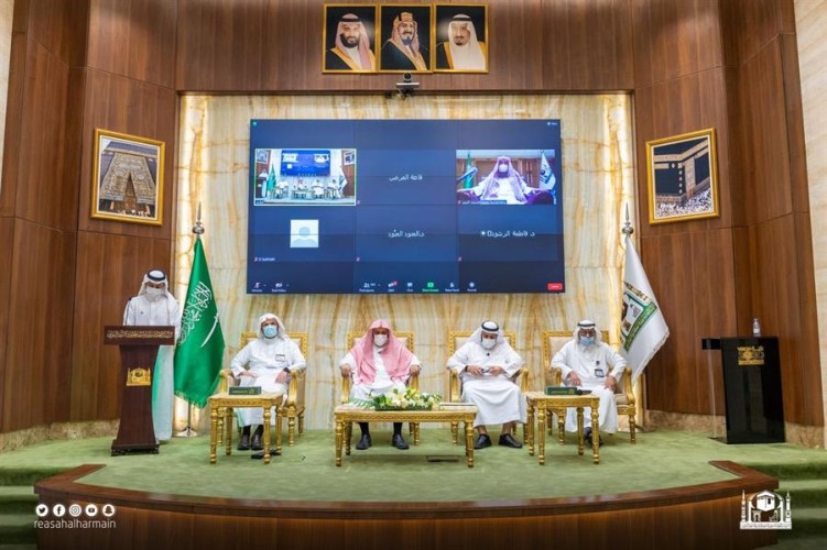 من بينهم سيدتين تم تعينهم مساعدتين للرئيس العام .. السديس يعلن الهيكلة الجديدة لرئاسة الحرمين