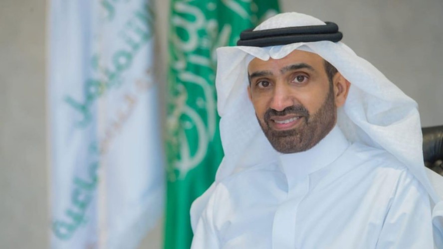 الراجحي يصدر قراراً وزارياً يقضي بإشتراط حصول العاملين في منافذ البيع لنشاط الذهب والمجوهرات على رخصة عمل مهنية