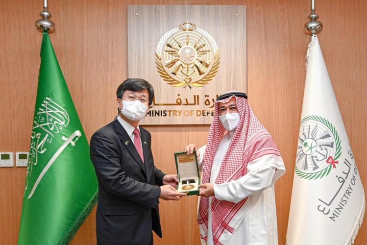 مساعد وزير الدفاع للشؤون التنفيذية يستقبل وزير إدارة برنامج الاستحواذ الكوري