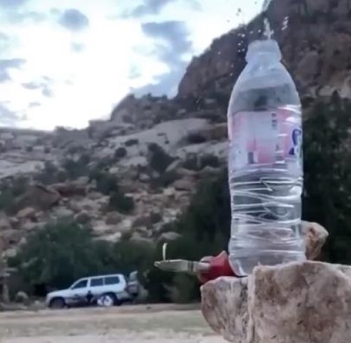 قنصها بدقة عالية .. بالفيديو: شاب يصوب على غطاء زجاجة مياه بدقة عالية .. وطلب عاجل من الأمير سعود بن خالد