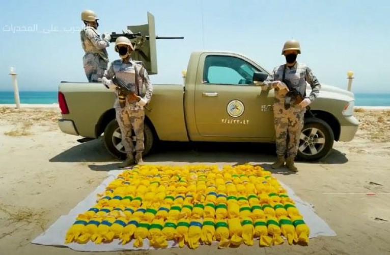 حرس الحدود يحبط محاولات تهريب (29) طنًّا من القات و(490) كيلوجرامًا من الحشيش المخدر وأكثر من (1.5) مليون قرص إمفيتامين عبر حدود المملكة