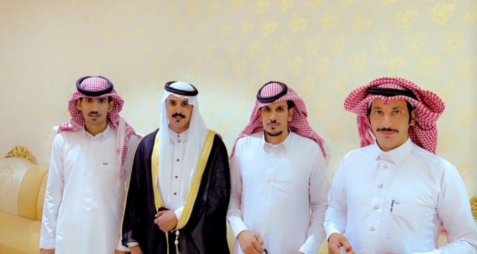 شاعر النظم محمد القلادي يحتفل بزواج “اطراد”