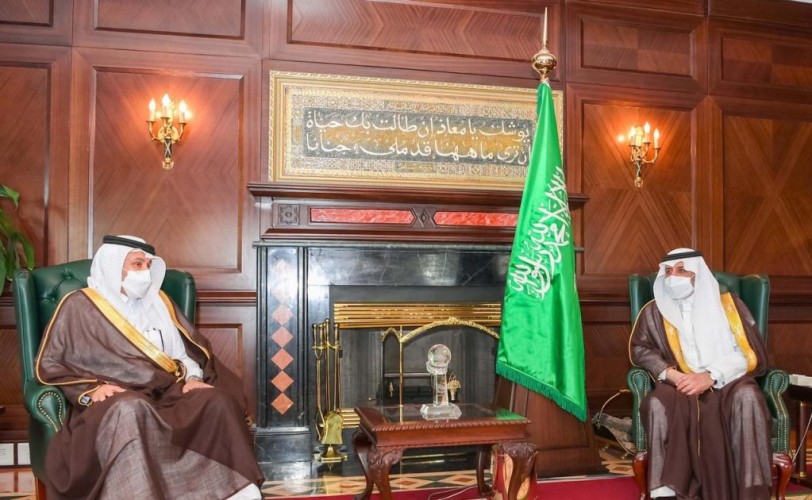 أمير تبوك يستقبل وزير النقل والخدمات اللوجستية