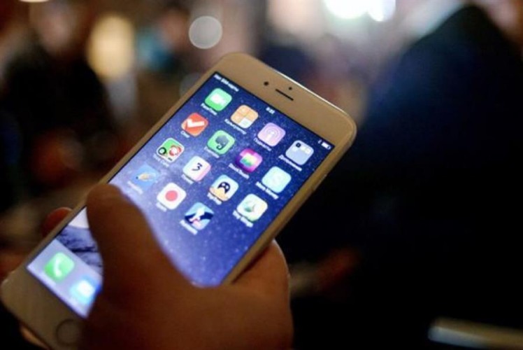 مصادر: قرار السماح بدخول الجوال داخل المدارس سيكون لفترة مؤقتة .. وسيتم إصدار حزمة إجراءات تنظيمية