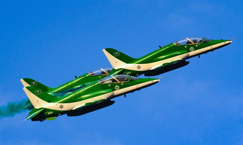 أظهروا مهارة وبراعة وجاهزية احترافية .. شاهد: فريق “صقور السعودية” يعانقون السحاب في سماء جدة بمناسبة اليوم الوطني الـ 91