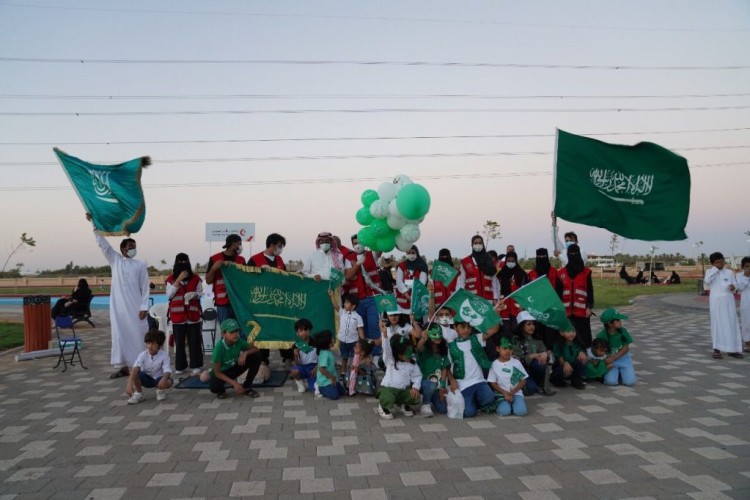 فرق الهلال الأحمر بتبوك ومتطوعيه يتقدمو المشهد في إحتفاء المنطقة باليوم الوطني الواحد والتسعين