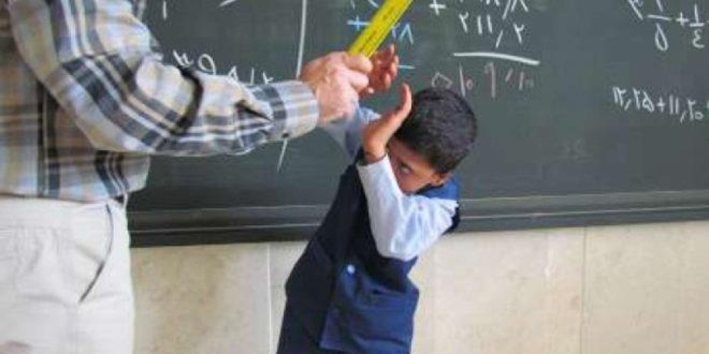 بالفيديو .. مسؤولة بـ”حقوق الإنسان” : ممارسة العنف من قبل المعلمين على الطلاب عقوبته النقل