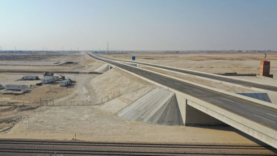 وزارة النقل والخدمات اللوجستية تفتتح الحركة المرورية جزئياً على الطريق الرابط بين طريق الظهران – بقيق وطريق العقير- سلوى