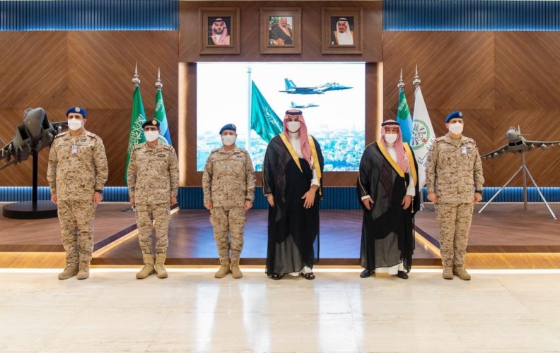 إنفاذًا لتوجيهات سمو ولي العهد.. سمو نائب وزير الدفاع يتفقد قيادة القوات الجوية الملكية السعودية ويُشيد بجاهزيتها القتالية