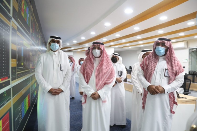 بتوجيه سمو أمير منطقة جازان بالنيابة .. محافظ صبيا يطلع على جهود مركز القيادة والتحكم بصحة المنطقة 