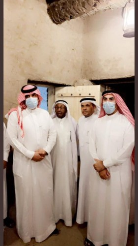 رئيس بلدية محافظة الحائط يزور القرية التراثية