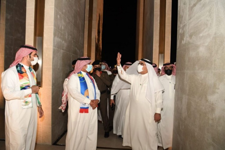 أمين الشرقية يدشن ميدان ” العرضة ” ودوار ” عنان السماء ” في الخبر تزامنا مع اليوم الوطني للمملكة الـ91