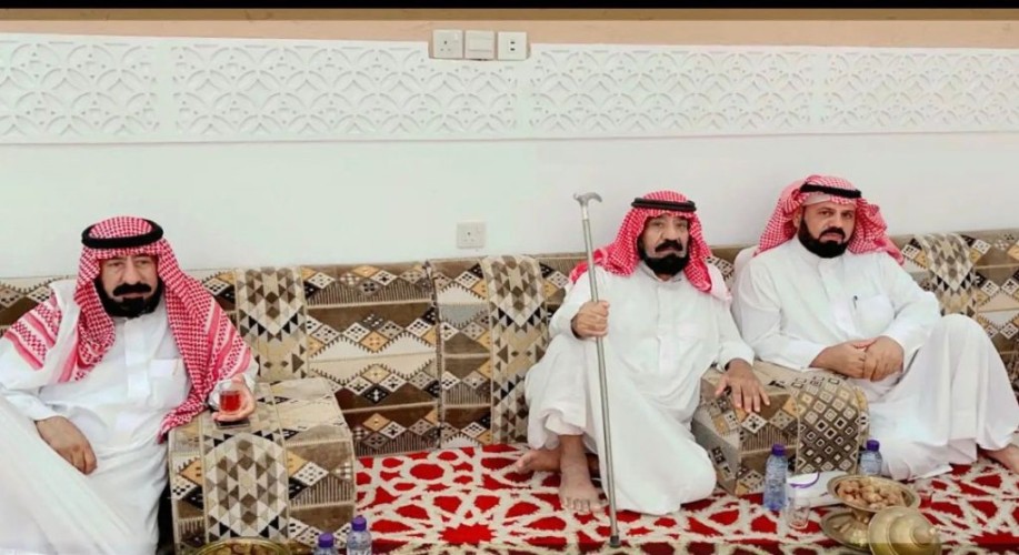 عضو المجلس البلدي فهد بن براك يستقبل عدد من المشائخ و الوجهاء