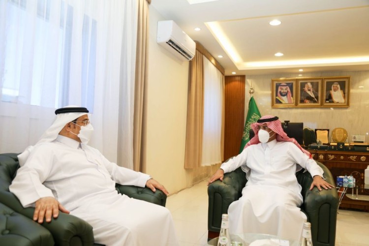 أمين الجوف يستعرض مع محافظ طبرجل خطط معالجة التشوه البصري