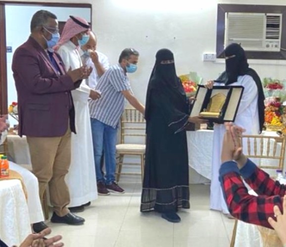 المركز الصحي الغربي بابو عريش يقيم حفل تكريم وتوديع طبيب الأسرة الدكتور بخيت محمد وطبيبة الجراحة الدكتوره ايمان مبارك