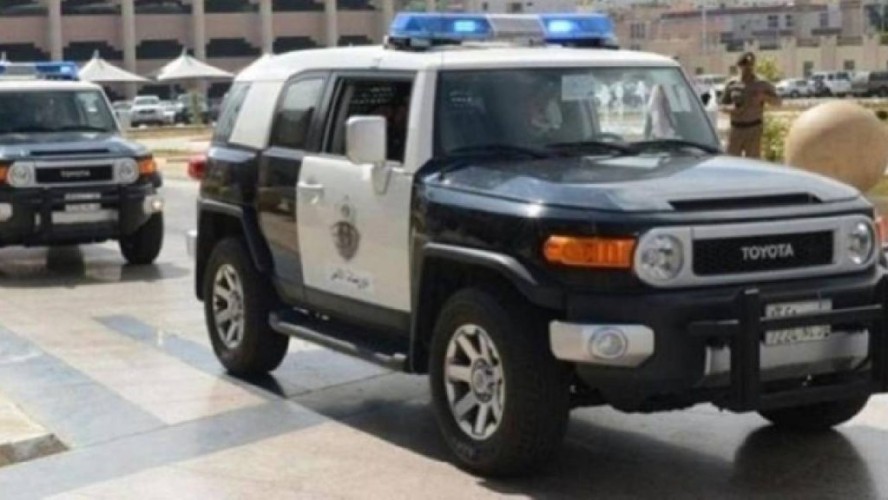القبض على مواطن وأربعة مقيمين انتحلوا صفة رجال الأمن ودخول سكن العمالة وسلب ما بحوزتهم بمكة