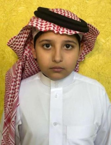 الطفل “فيصل بن غازي الدغمي” يوضح كيف دخل عالم المشاهير على مواقع التواصل