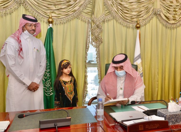 رئيس جامعة الملك خالد يدشن معرض “وطن وطموح رؤية” التشكيلي الافتراضي