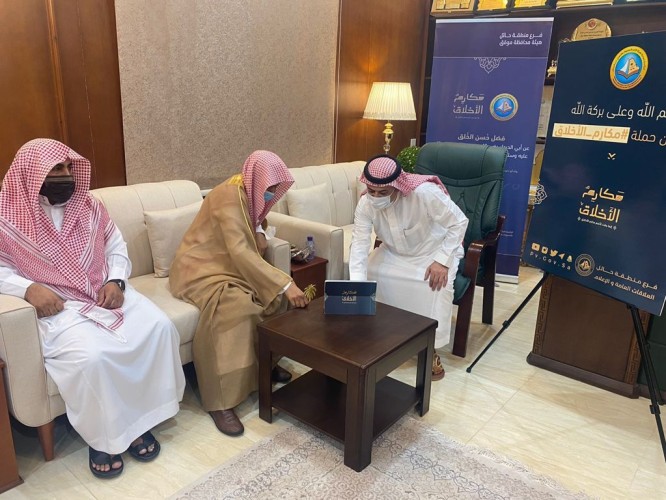 محافظ موقق بمنطقة حائل يطلق حملة “مكارم الأخلاق”