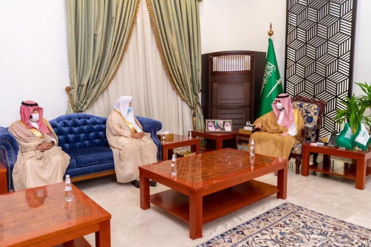 سمو أمير الجوف يطلع على جهود هيئة الأمر بالمعروف في مكافحة جائحة كورونا