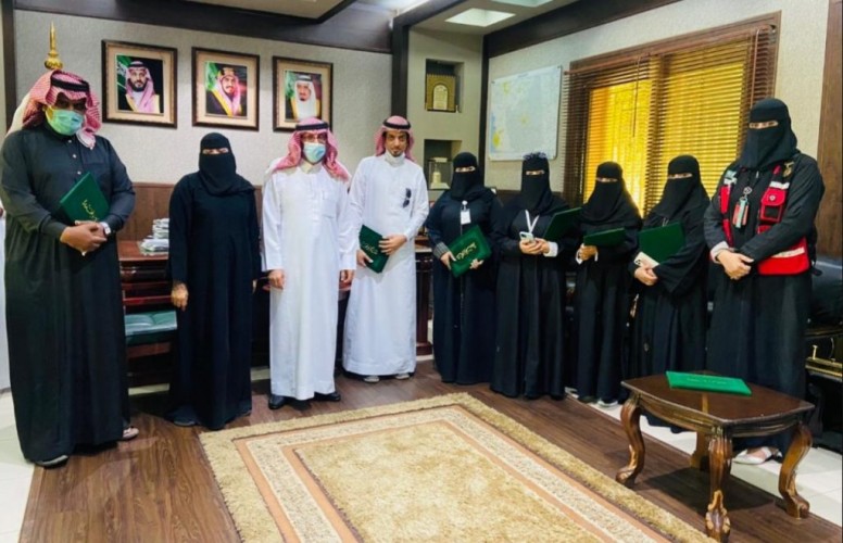 محافظ ‫محافظة ابوعريش‬ يكرم عددا من القطاعات والمشاركين نظيرا لجهودهم المتميزة في نجاح البرامج والفعاليات التي دشنها سعادته