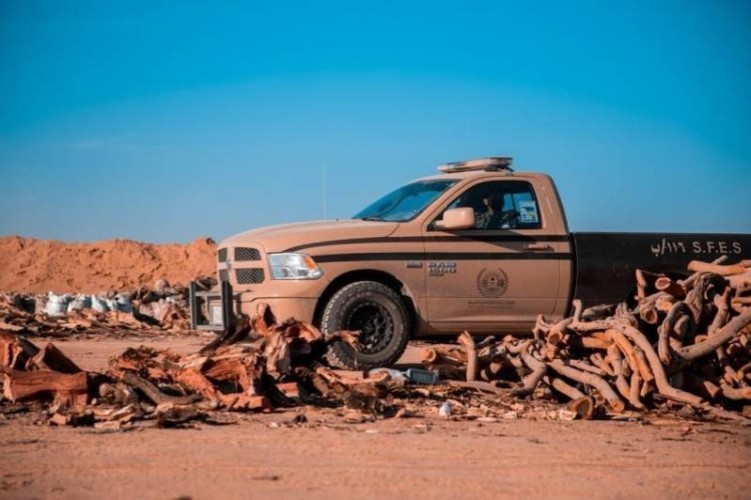 الجهات الأمنية تضبط مخالفين لنظام البيئة بحوزتهم كمية من الحطب المحلي في منطقتي القصيم وحائل