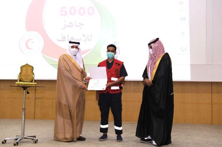 وكيل إمارة منطقة الجوف يكرم سفير الحياة البلوي