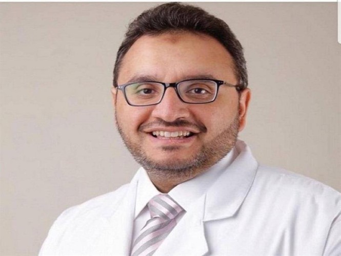 ما مدى احتمالية عودة منحنى الإصابات اليومية للارتفاع مجددًا بعد تخفيف الإجراءات الاحترازية؟ .. باهبري يجيب!