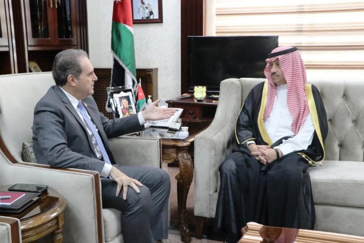 وزارة الصحة تستلم المنحة السعودية من الأوكسجين الطبي